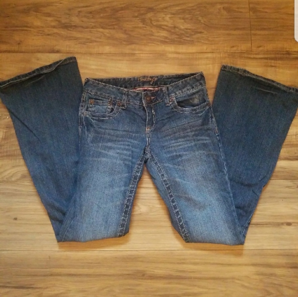 NWOT Size 5 Amethyst Jeans
